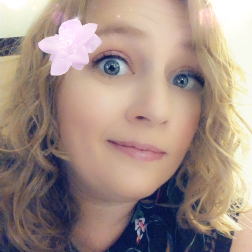 Meet your Posher, Nicole
